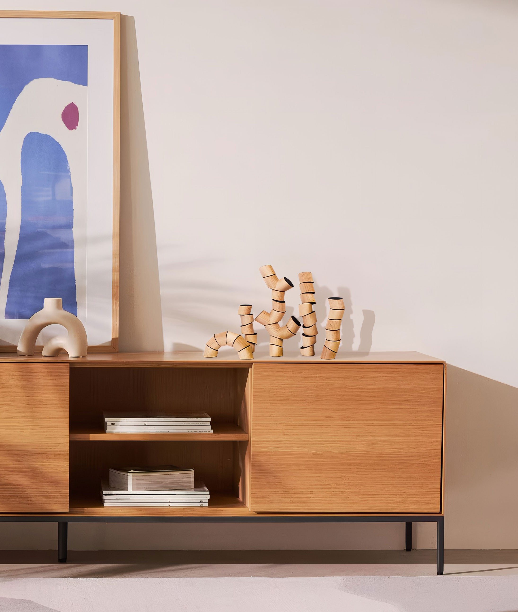 Loggo Design Stapelspiel inszeniert in Wohnzimmer